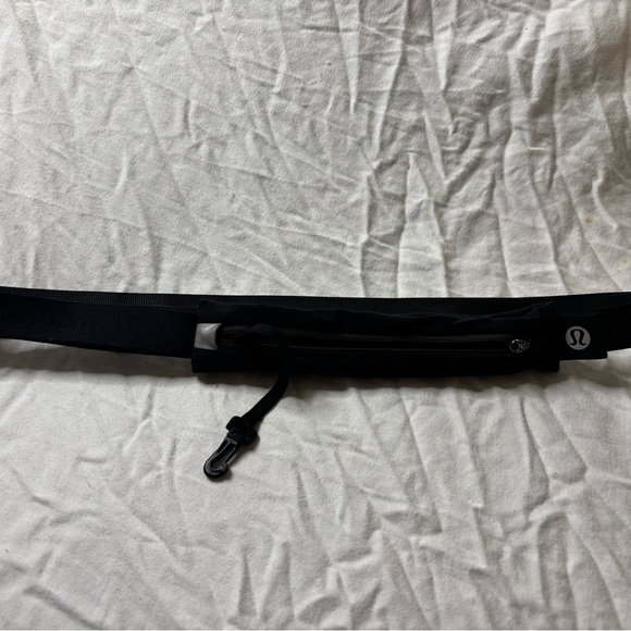 lululemon athletica Black everywhere Belt Bag - Picture 1 of 6